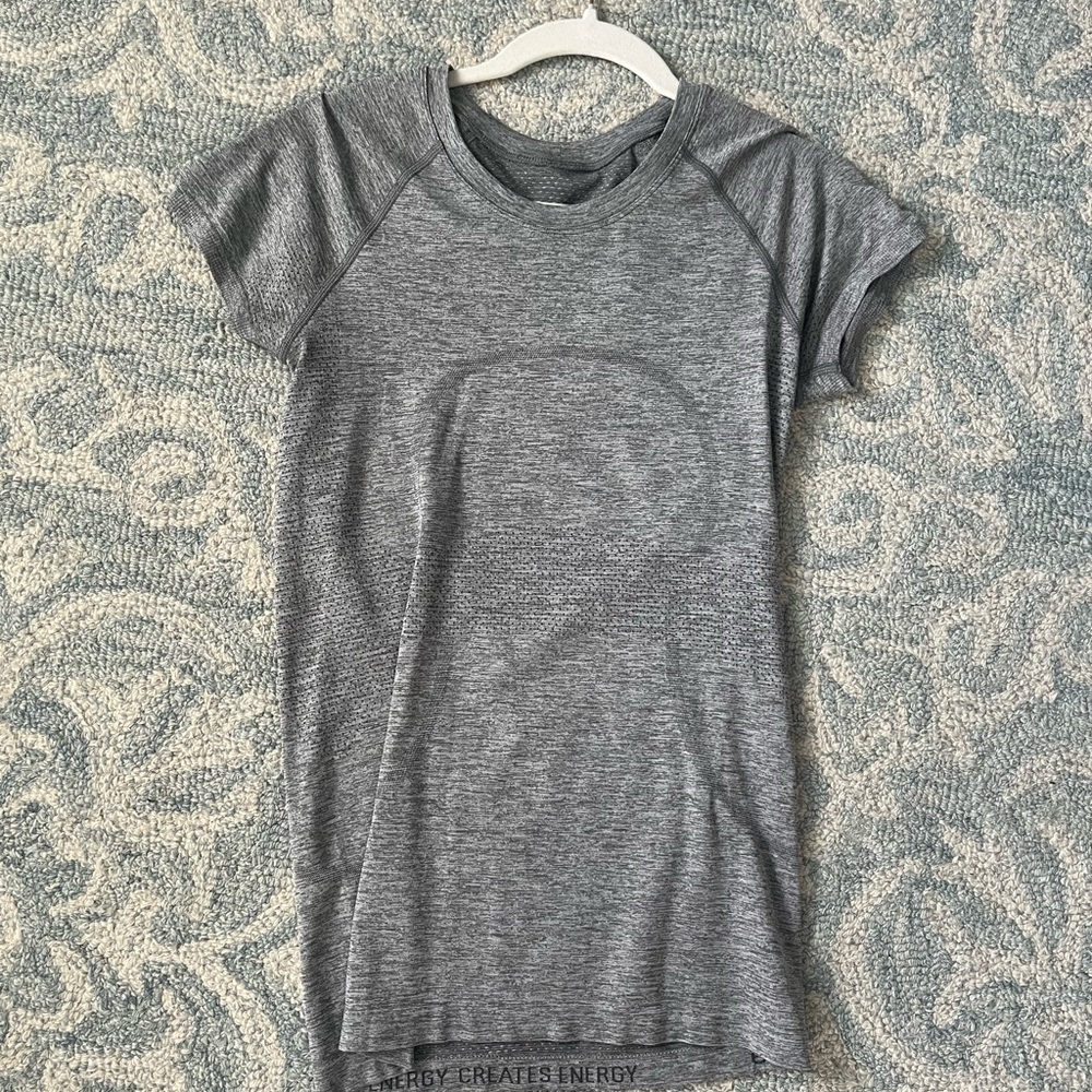 Lululemon Athletica Gray Short Sleeve Top size 6